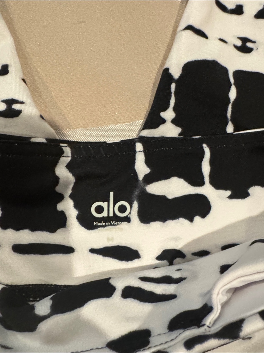 ALO Yoga Black & White Tie-Dye Leggings - Picture 4 of 5